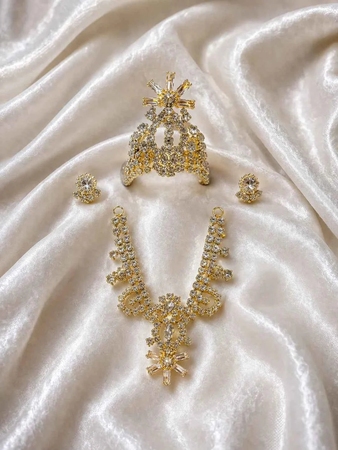 Crystal Clear Sacred AD Jewellery Set