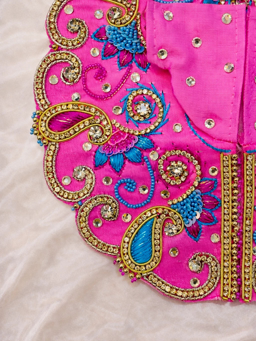 Divine Laddu Gopal poshak for sacred and peaceful shringar