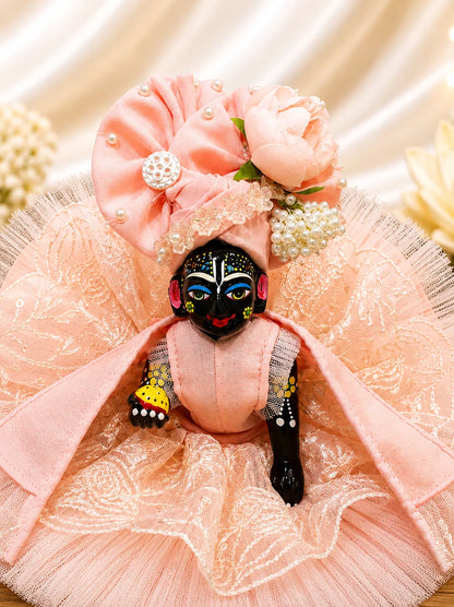 Ek behad pyaara, soft pink base jismein matching pink lace aur pearl work ka shaant aur sundar roop dikhta hai.