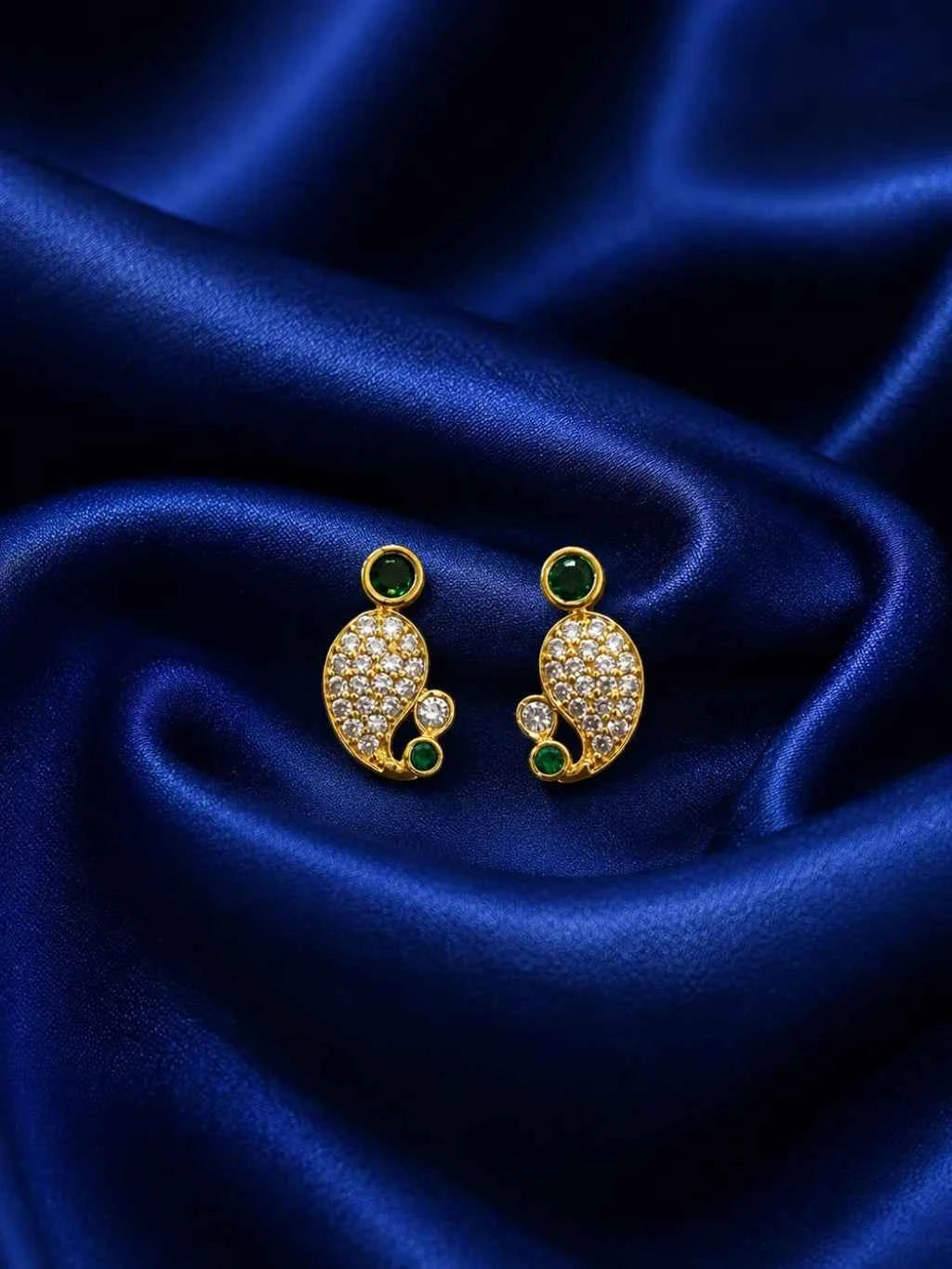 Emerald Green Paisley Shape Kundal for Deity