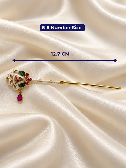 Padma Pallavi Gold Plated Bansuri for Deity featuring elegant lotus-inspired ornamental styling and a traditional gold-plated finish for Laddu Gopal and Krishna Ji shringar.
