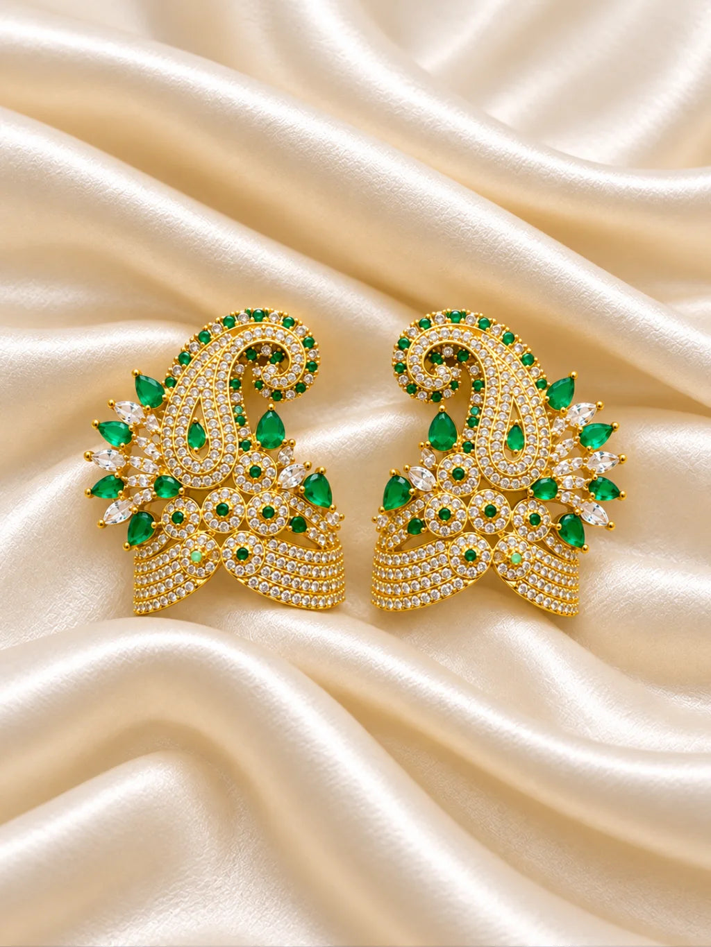 Shop Panna Pallavi AD Mukut for Jugal Jodi with jewel-inspired artistry, Kalash-style elegance and sparkling AD work for Laddu Gopal and festive shringar.