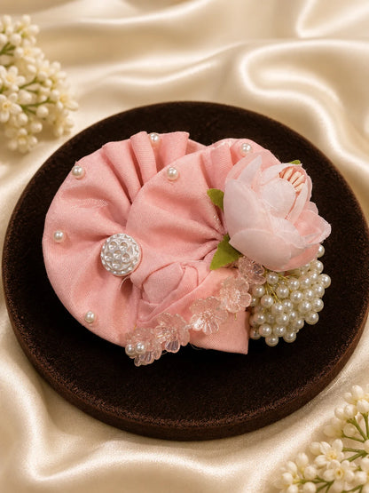 Ek behad pyaara, soft pink base jismein matching pink lace aur pearl work ka shaant aur sundar roop dikhta hai.