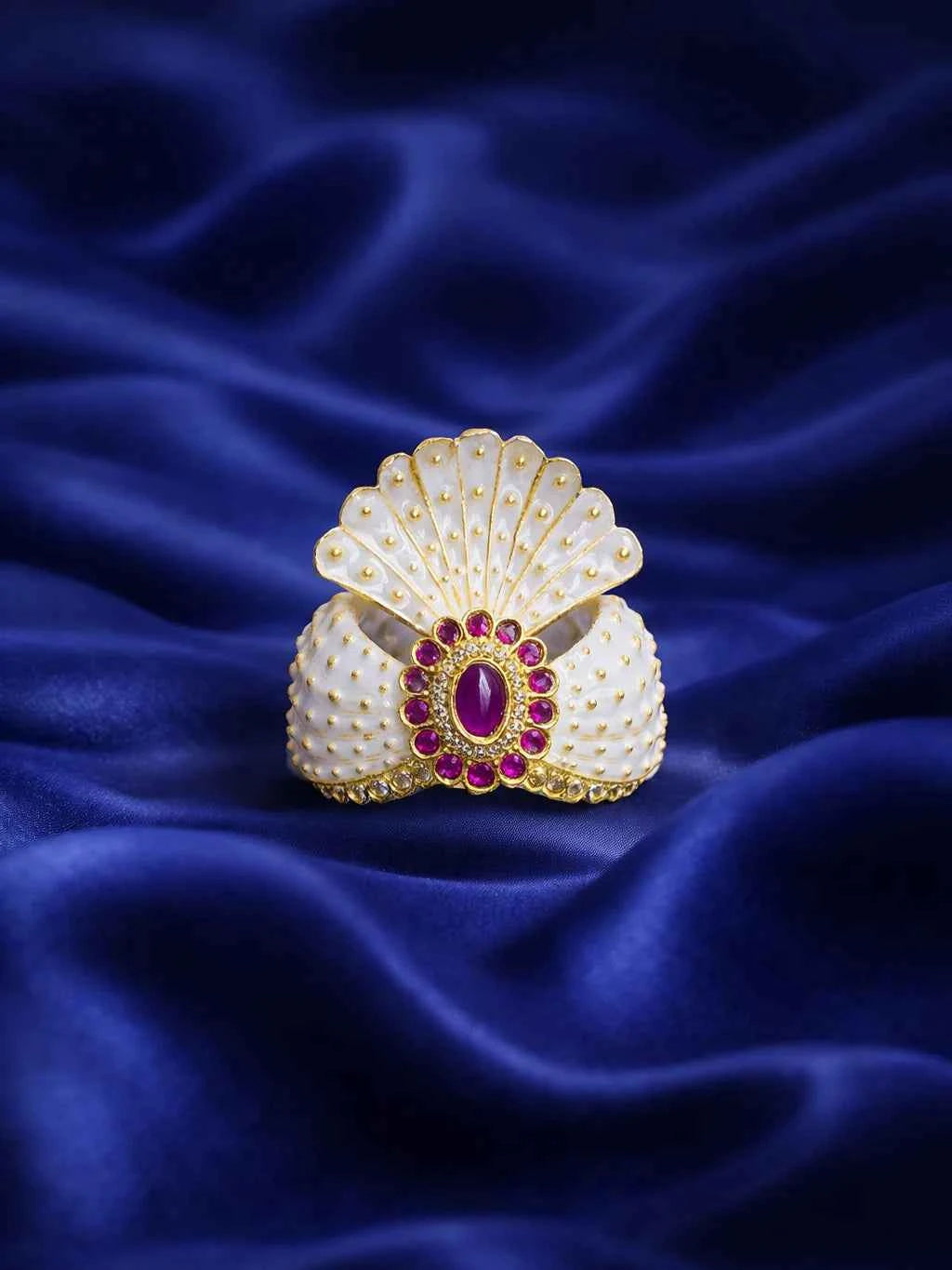 White Jadau Laddu Gopal Mukut